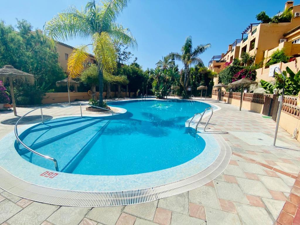 מיחאס Oasis Apartment מראה חיצוני תמונה