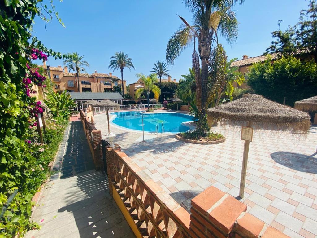 מיחאס Oasis Apartment מראה חיצוני תמונה
